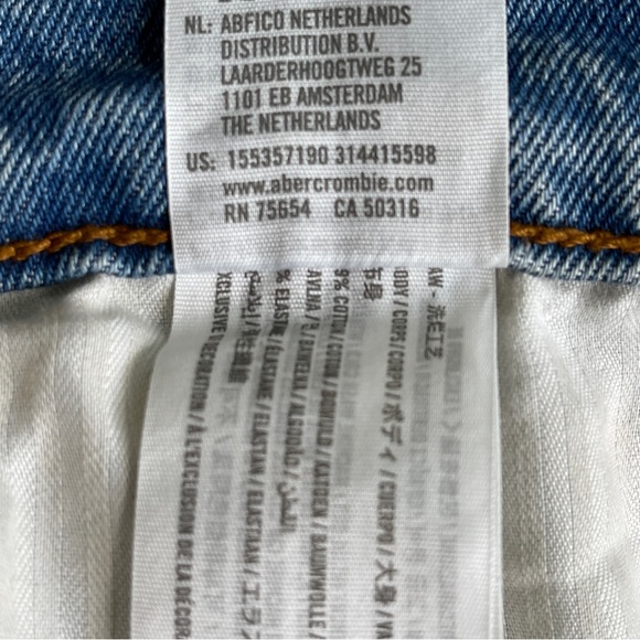 Abercrombie & Fitch The 90's Straight Ultra High Rise Distressed Jeans Size 29 - Picture 10 of 10